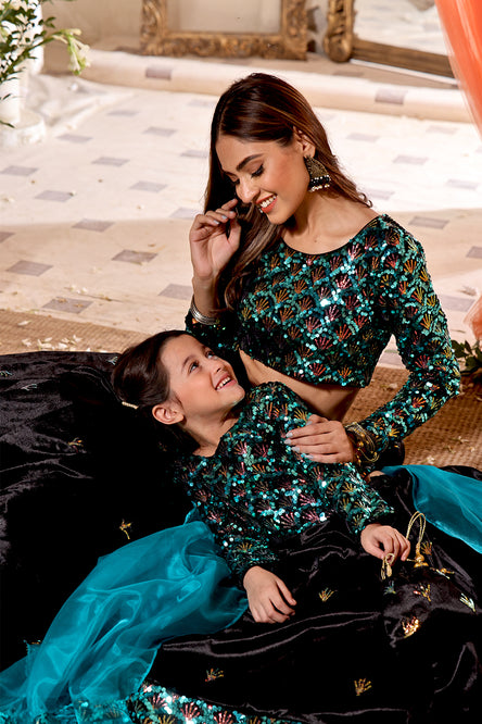 Shop Teen Girls Blue Velvet Embroidered Lehenga Set Festive Wear Online at  Best Price | Cbazaar