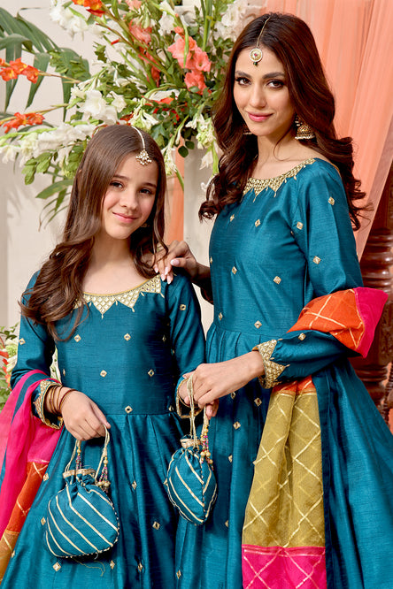 Family matching dress designs in bangalore india | Mother daughter dresses  matching, Kids' dresses, Mother daughter dress