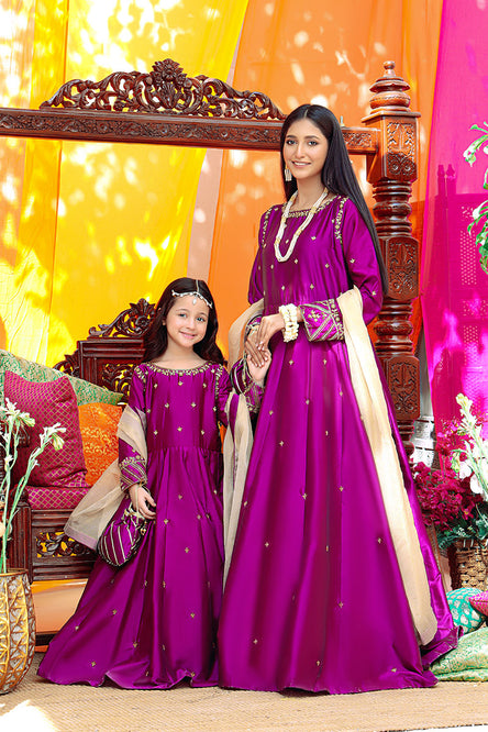 Women Oracle Ladies Bollywood Silk Gown, Occasion : Wedding, Size : Small,  Medium, Large, XL, XXL at Rs 3,395 / Piece in Surat